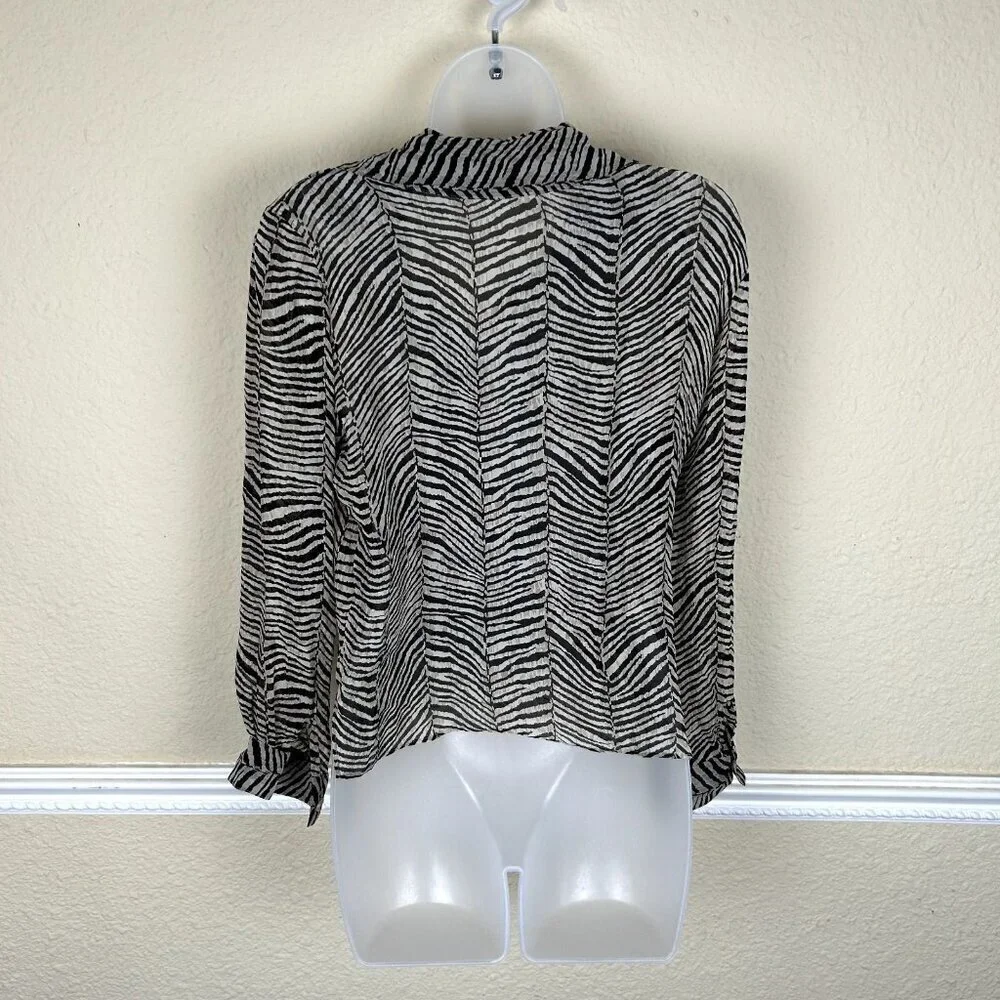 New York City Design Co. 100% Silk V-neck Button up Shirt Size M Artsy Animal - Picture 2 of 9